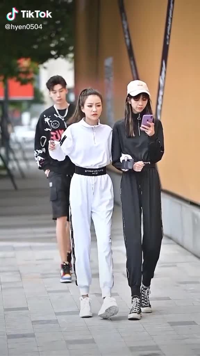 这小姐姐是什么神仙操作？ #fypシ #chinesestreetfashion #chinastreetstyle #streetfashion #streetstyle #fashion #style