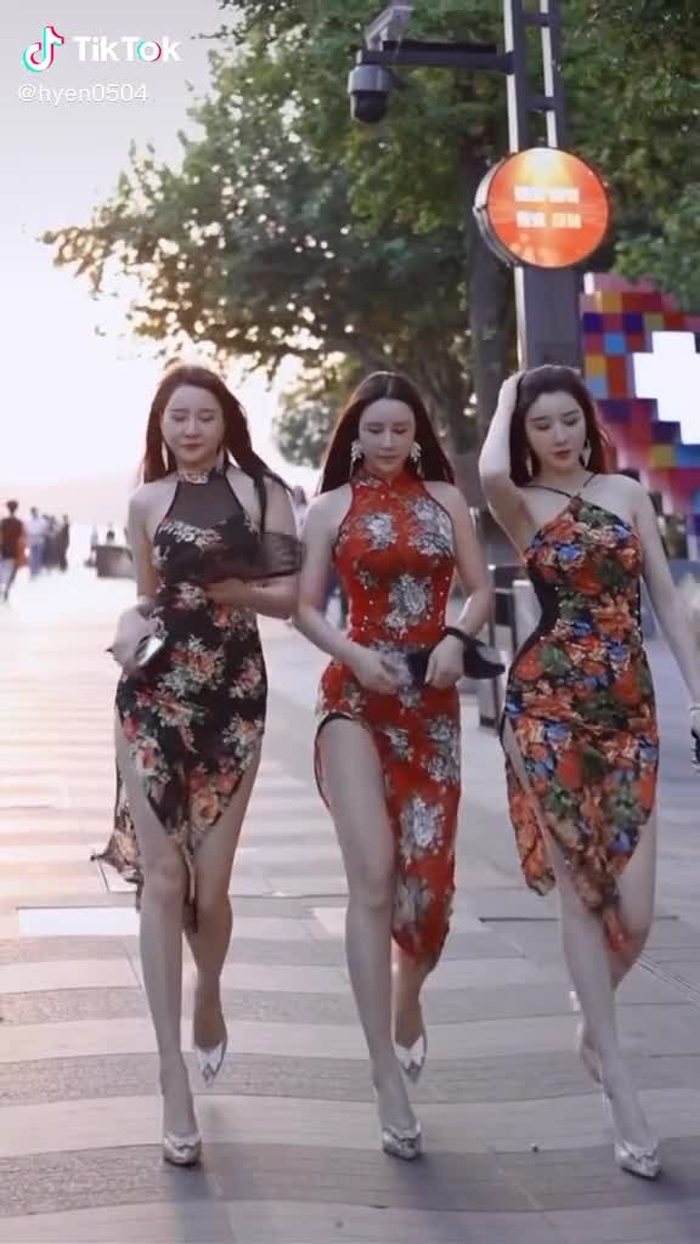 烂大街的爱从来都不是爱 是腐朽的新鲜感  #chinesestreetfashion #chinastreetstyle #gaixinh #streetstyle #streetfashion #streetwear #girl #fashion