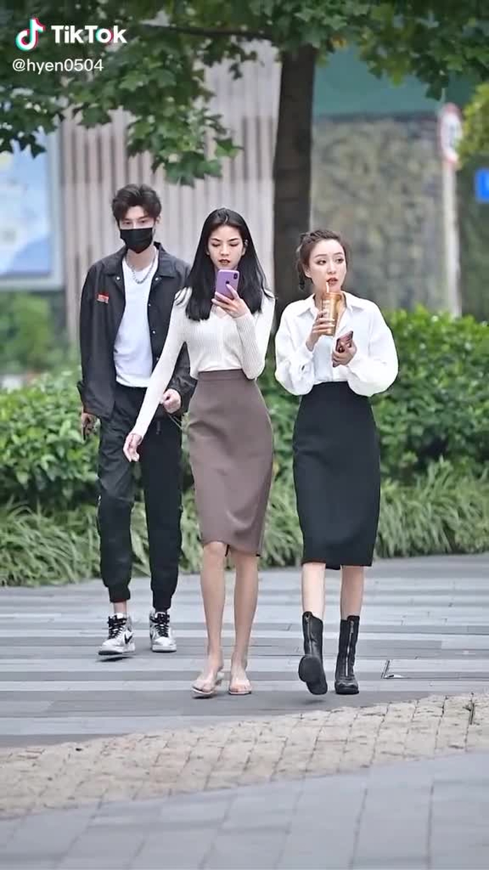 这闺蜜是什么神仙操作？#chinesestreetfashion #chinastreetstyle #gaixinh #couple #streetstyle #streetfashion #streetwear #fypシ #douyin