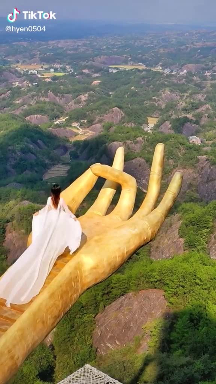 站在湖南石牛寨通天佛手上，一览百里丹霞地貌，这么美的地方，你会来吗？#scenery #fypシ #douyin  #chinese