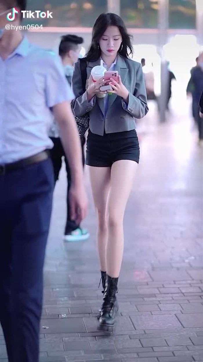 魔术表演，想关注的给我留言 #chinesestreetfashion #chinastreetstyle #gaixinh #fypシ #douyin