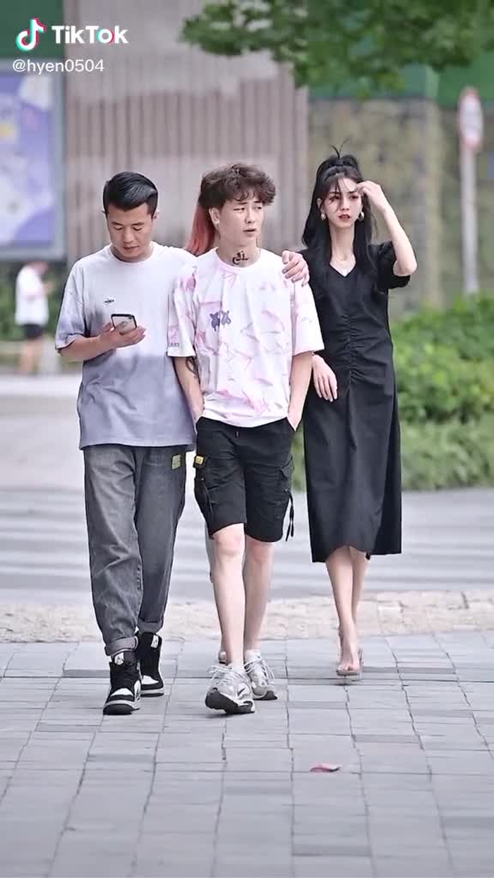 闺蜜这波操作真是绝了？#chinesestreetfashion #chinastreetstyle #couple #fypシ #douyin