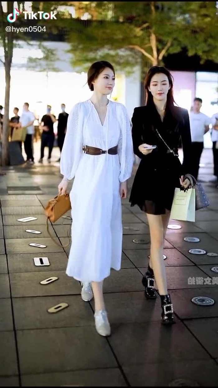 这样颜值的小姐姐是不是你奋斗的目标呢？？？#fypシ #girl #gaixinh #chinesestreetfashion #streetfashion #chinastreetstyle #style #fashion #streetwear @hyen0054 @hyen405