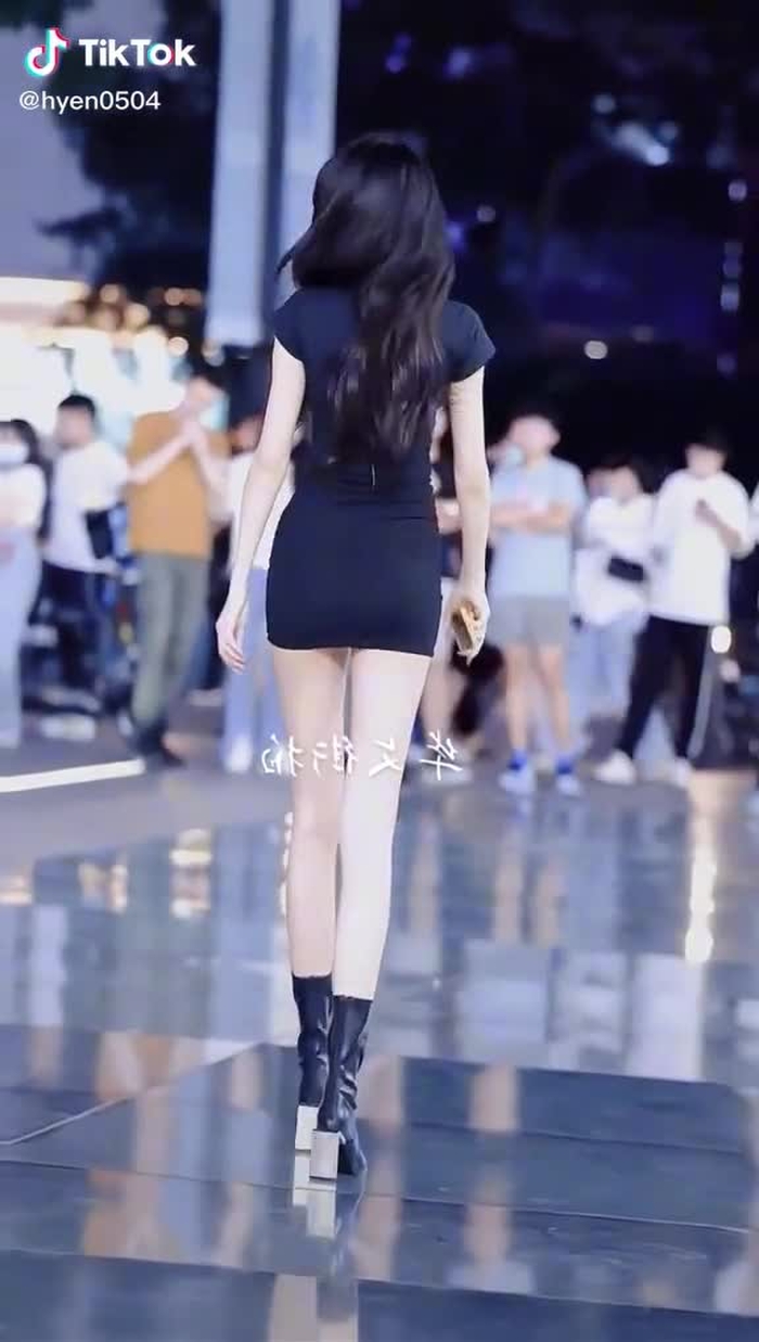 都不明白为什么都喜欢，高高瘦瘦的小姐姐，看完视频就明白了 #fypシ #girl #gaixinh #chinesestreetfashion #streetfashion #chinastreetstyle #style #fashion #streetwear @hyen0054 @hyen40