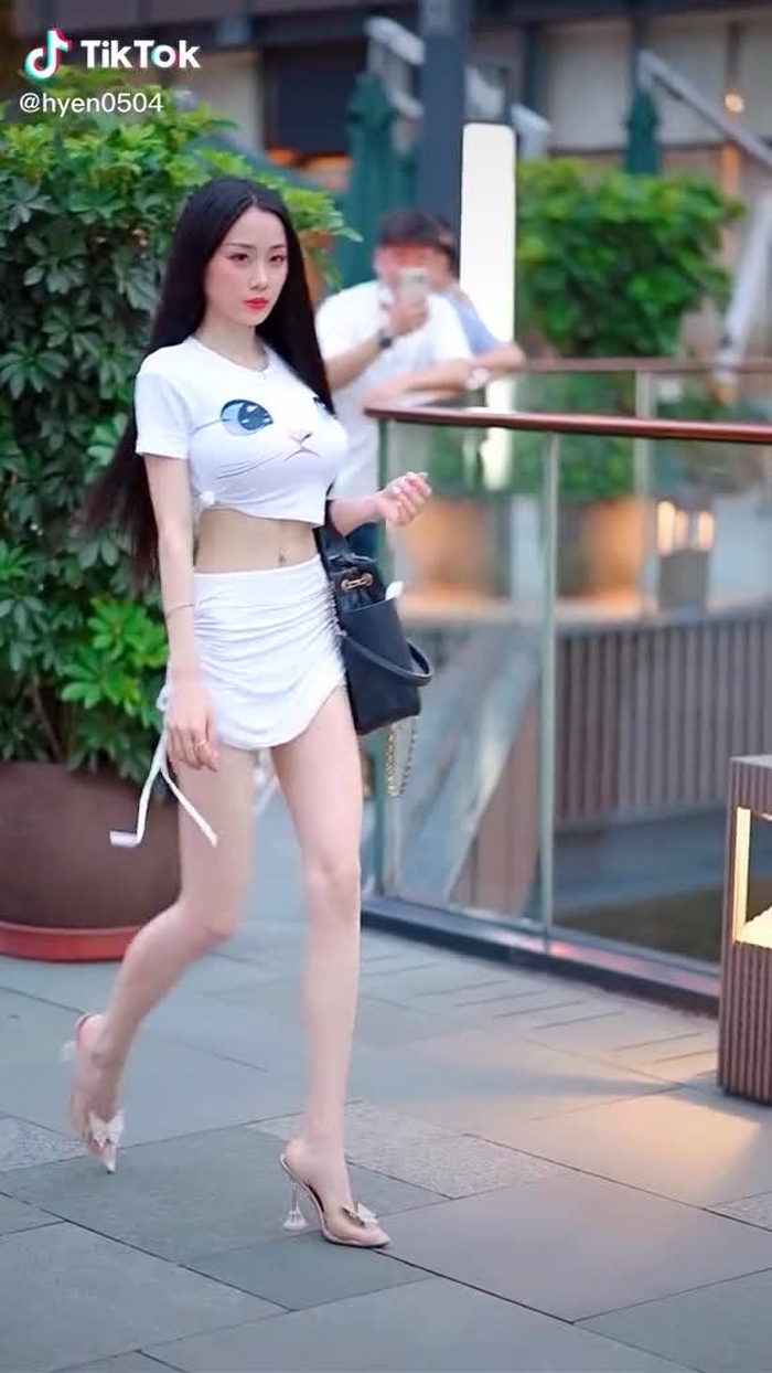 美女霸气出场 #fypシ #girl #gaixinh #chinesestreetfashion #streetfashion #chinastreetstyle #style #fashion #streetwear