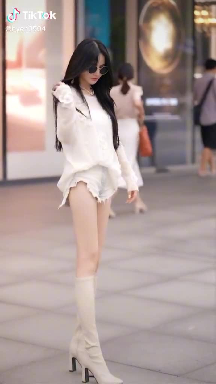 你是一种感觉，写在秋天微风里 #fypシ #girl #gaixinh #chinesestreetfashion #streetfashion #chinastreetstyle #style #fashion #streetwear