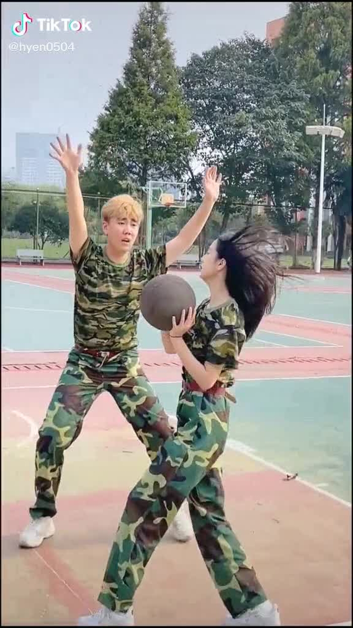 我好像找错了背景板 #gaixinh #girl #fypシ
