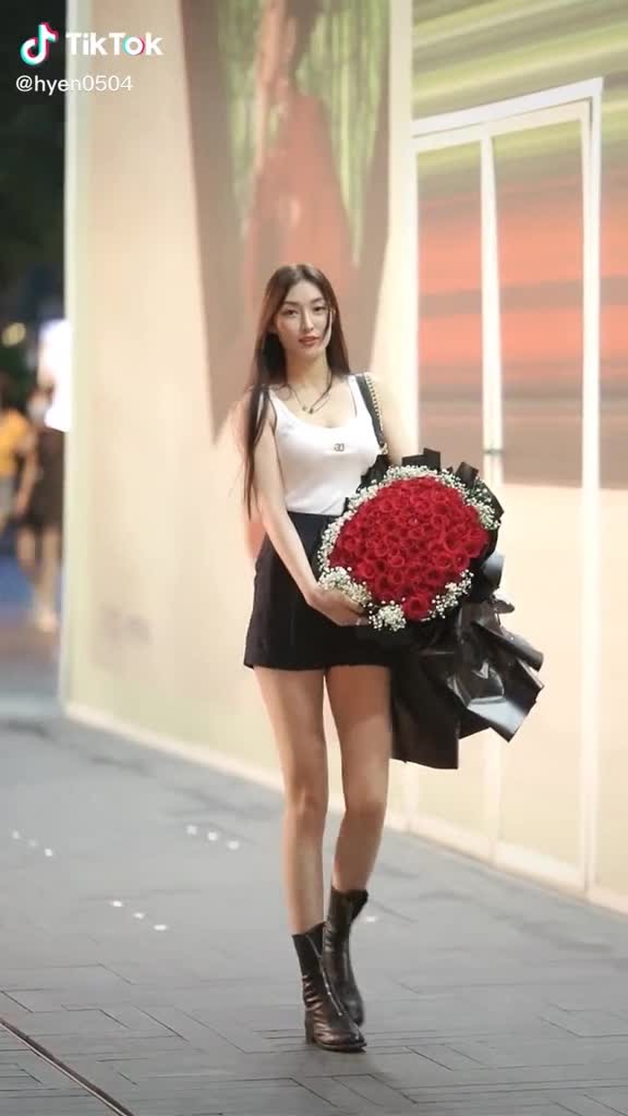 幸福的女孩儿 #chinesestreetfashion #gaixinh #streetfashion #foryoupage