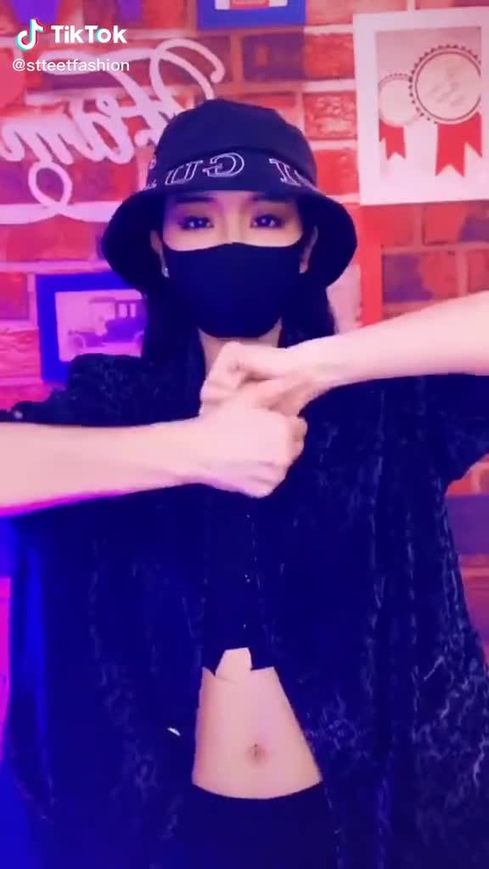 Zhuang Li (@stteetfashion) on TikTok 494