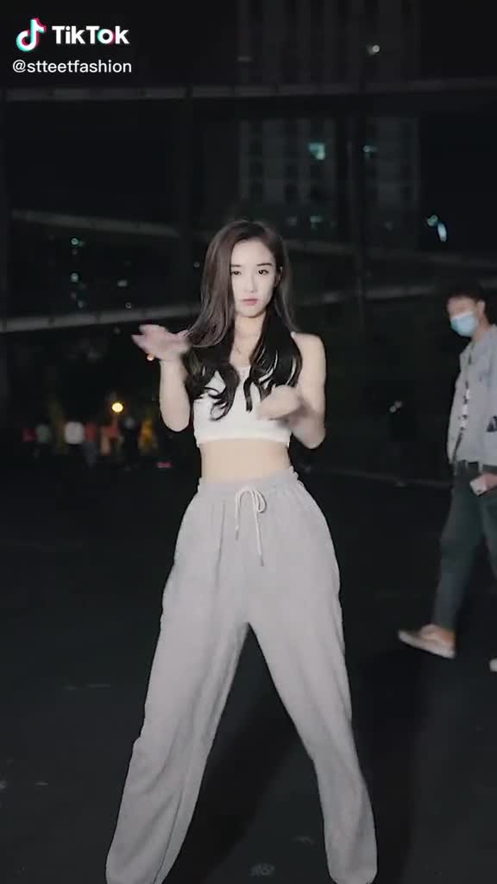 Zhuang Li (@stteetfashion) on TikTok 547
