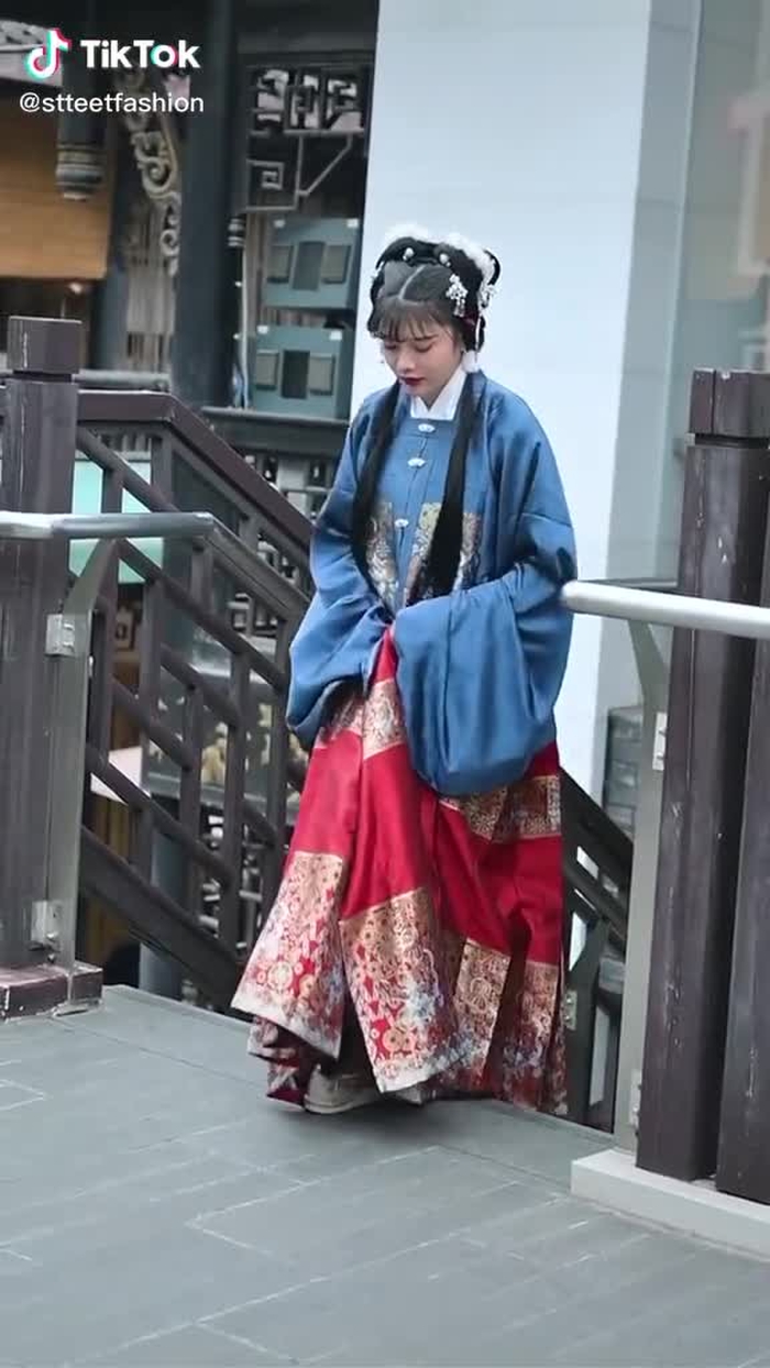 Zhuang Li (@stteetfashion) on TikTok 561