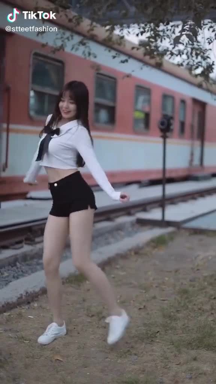 Zhuang Li (@stteetfashion) on TikTok 650