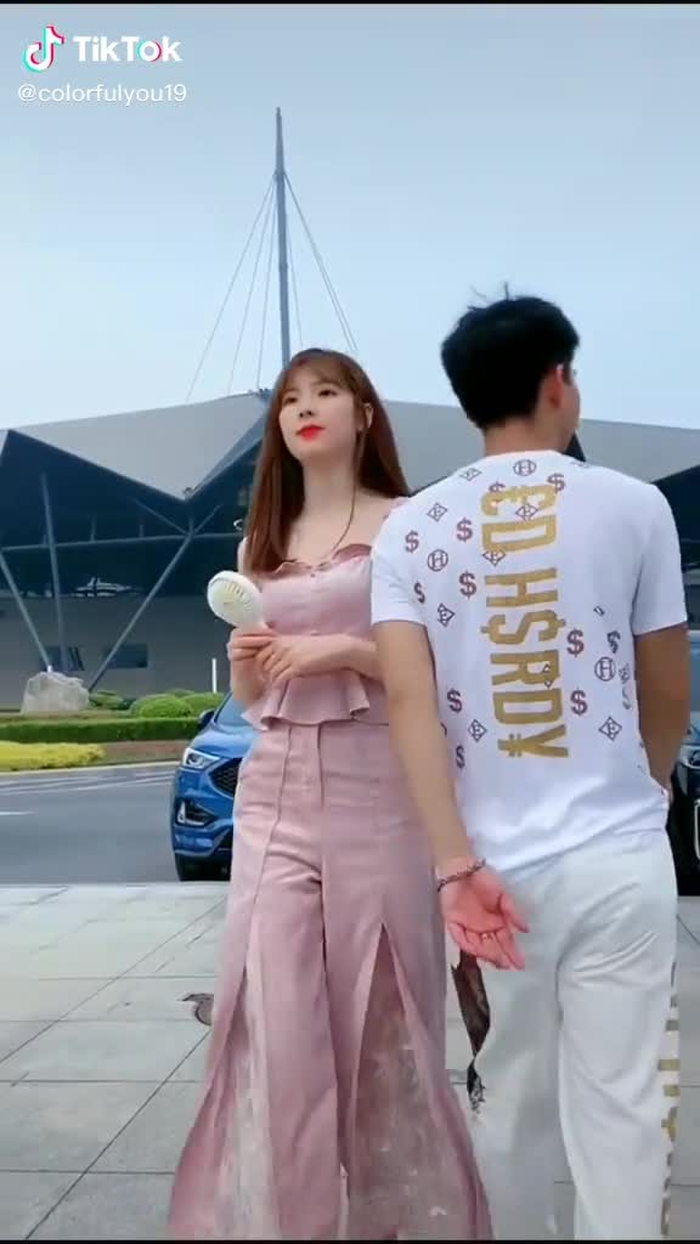 I am the strongest girl. 🤪#foryou #WelcomeWeek #sexygirl #beautifulgirl #tiktok