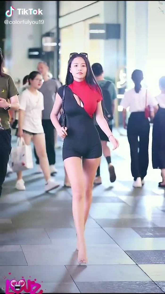 I think the dress is worn backwards💃🏻👗❤️#ShowAndTell #hotgirl #beautifulgirl #sexygirl #foryou
