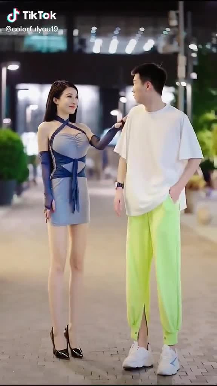 Naughty girl😕😤  Do you want her contact information？✍🏻️#chinastreetstyle #dance #beautifulgirl #sexygirl