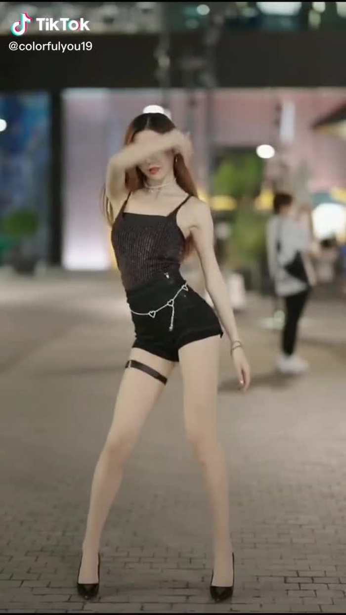1 or 2 ,Vote for them.Who is winner？👁️👄👁️#fyp #beauty #beautifulgirl #sexygirl #hotgirl #dance #tiktok