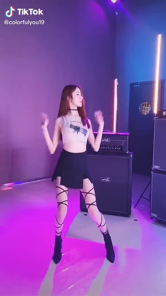 Do you want me to be your girlfriend?😘😘#beautifulgirl #hotdance #girls #beauty #foryoupage #fyp #foryou #BeautyReview