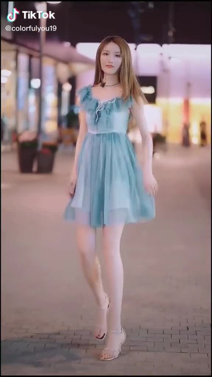 Wow, the girl on red is so tall😲 could you guess her height?😲#beautifulgirl #beauty #girls #foryou #fyp #foryourpage