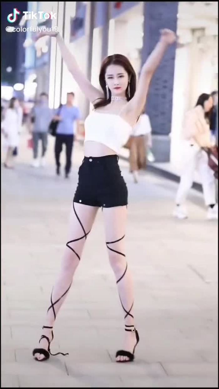 Can you believe my legs are two meter long?😝😝#beauty #girls #dancer #beautifulgirl #foryourpage #foryou #fyp