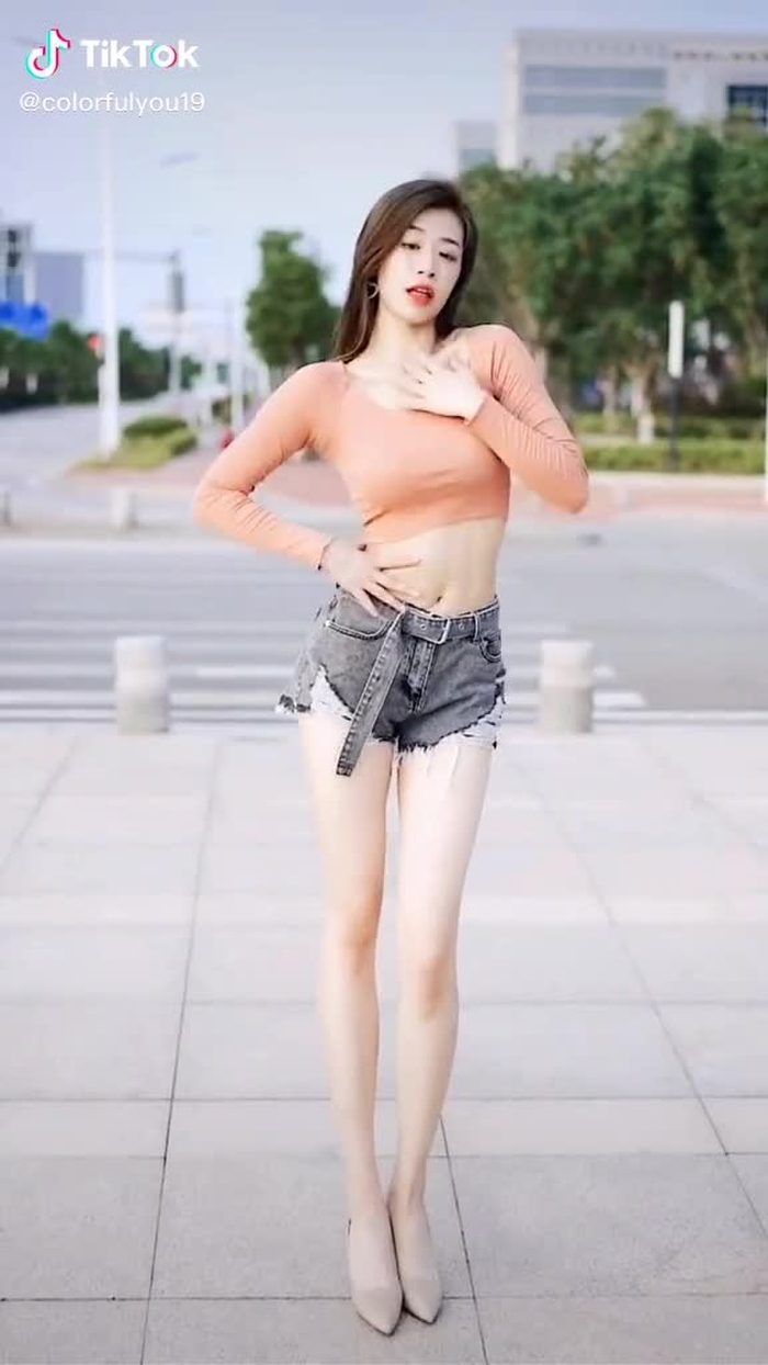 So hot😍😍#hotgirl #sexy #beautifulgirl #dancer #beautiful #foryou #fyp #foryourpage