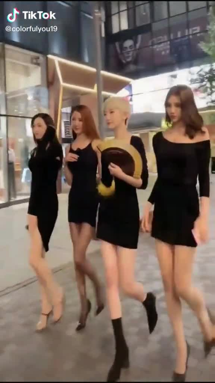 I guess you don't know their heights.😎#beautifulgirl #sexy #beautifulgirl #streetstyle #foryou #foryourpage #fyp
