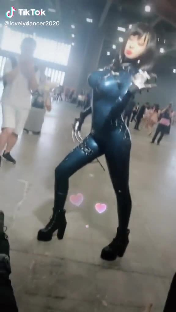 Wow so hot and sexy 👄👄💋#beautifulgirl #foryou #fyp #sexybody #dance #beautiful #dancer #lovelife