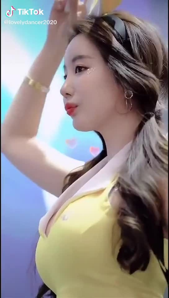 She is so cute and sexy 😘😘😍#sexybody #fyp #foryou #beautifulgirl #beautiful #lovelife