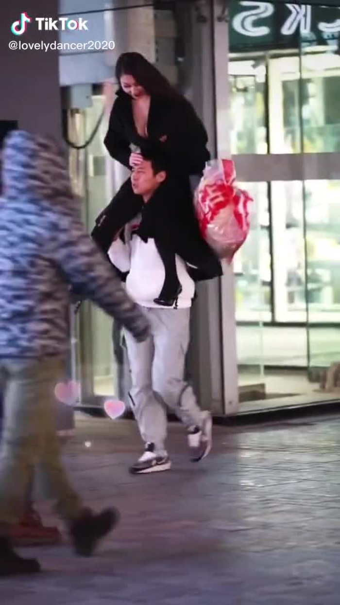 Would you do that to your girlfriend in public 🤔🤔😂😂#funny #beautifulgirl #fyp #foryou #love #lovelife