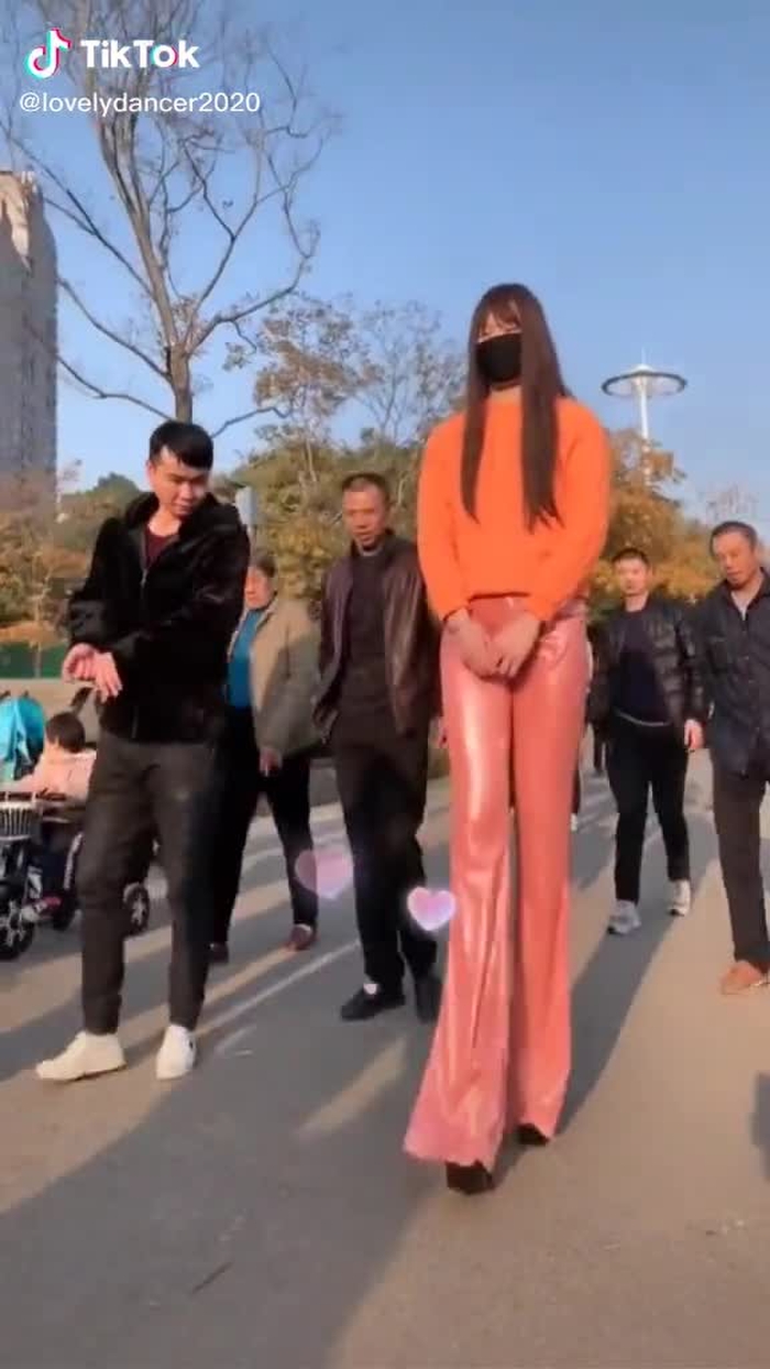 How can you find a boyfriend at this height 😂😂#beautiful #fyp #foryou #beautifulgirl