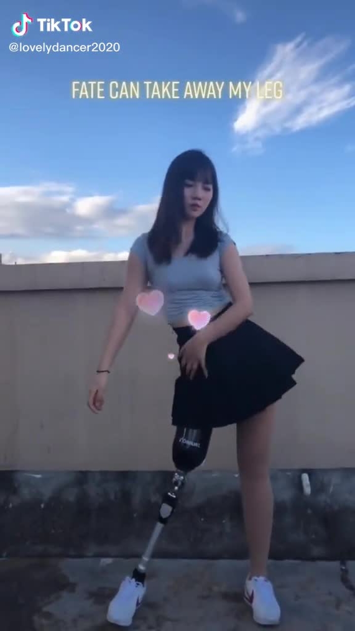 Fate can take away her leg,but it will never take away her love!  😭#foryou #beautifulgirl #dancer #dance #sexybody #beautiful #girl #lovelife #fyp