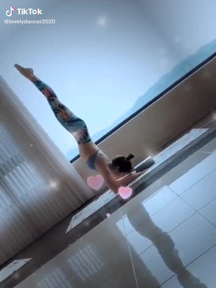 Can you do this 😂#sexybody #beautiful #beautifulgirl #dance #foryou