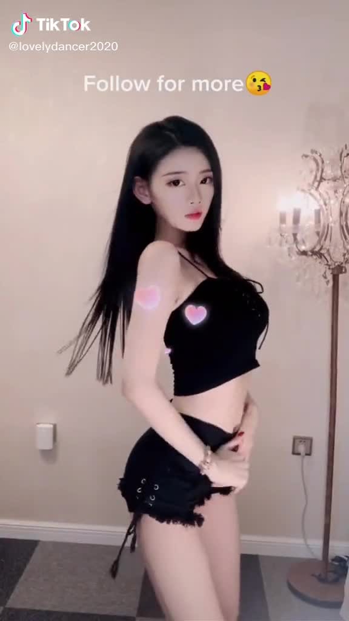 She is so hot 😍😍#girl #dance #foryou #sexybody #beautifulgirl #beautiful