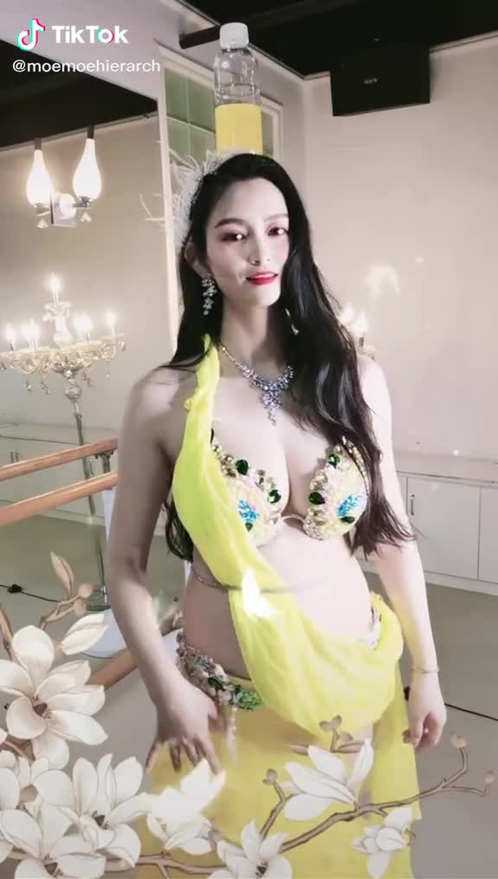 Jianhao Li (@cn_streetfashion) on TikTok 222