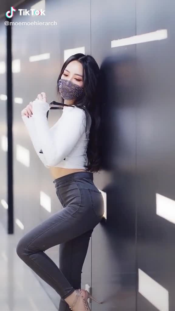 Jianhao Li (@cn_streetfashion) on TikTok 233