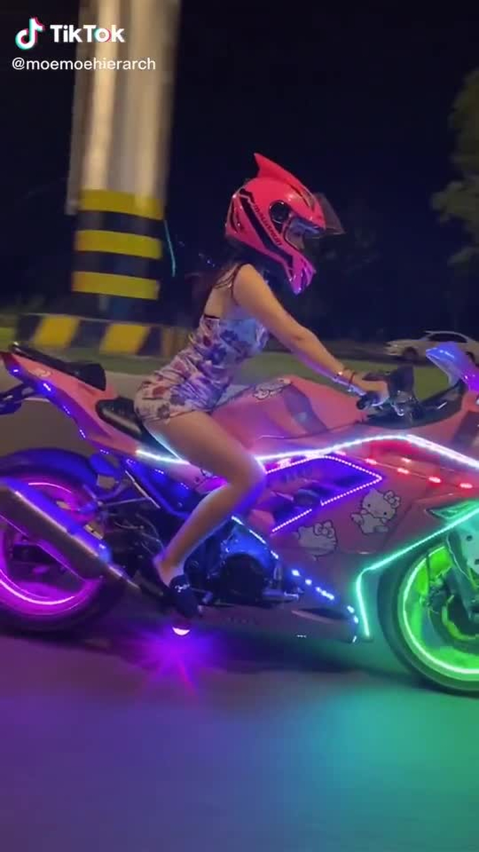 Jianhao Li (@cn_streetfashion) on TikTok 252