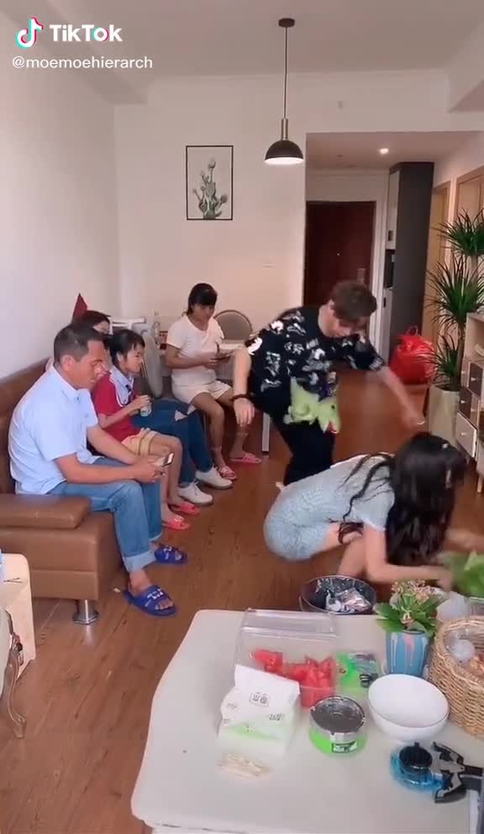 Jianhao Li (@cn_streetfashion) on TikTok 273