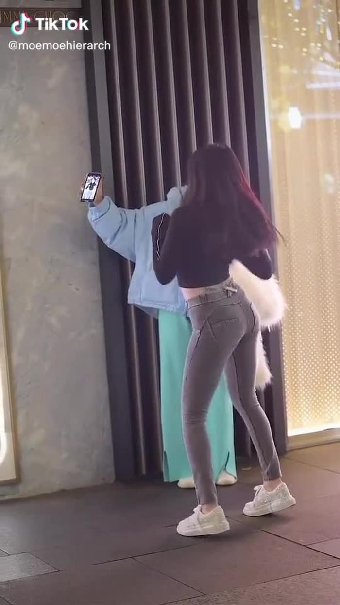 Jianhao Li (@cn_streetfashion) on TikTok 281