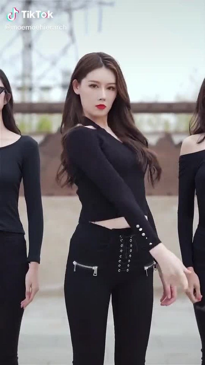 Jianhao Li (@cn_streetfashion) on TikTok 288