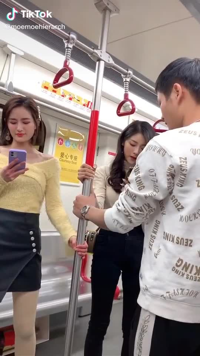 Jianhao Li (@cn_streetfashion) on TikTok 295
