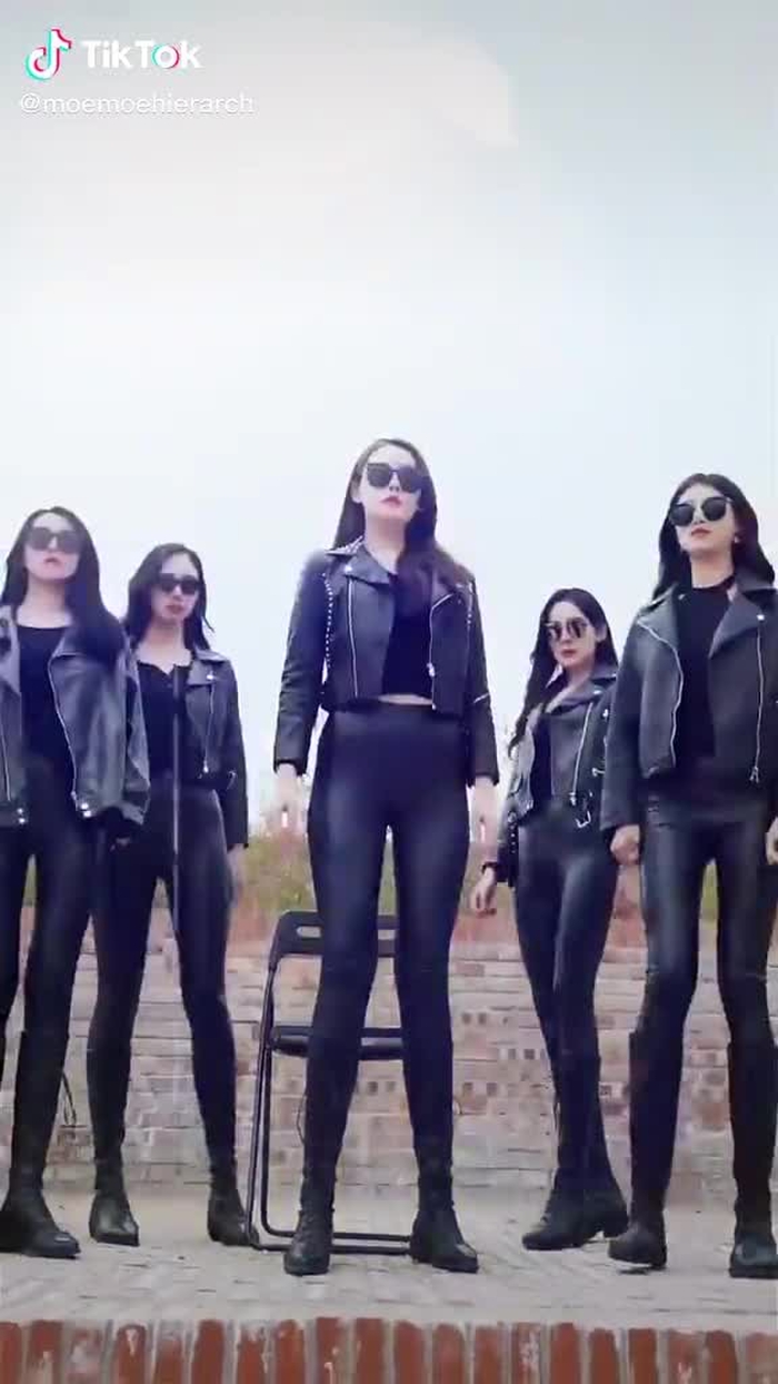 Jianhao Li (@cn_streetfashion) on TikTok 298