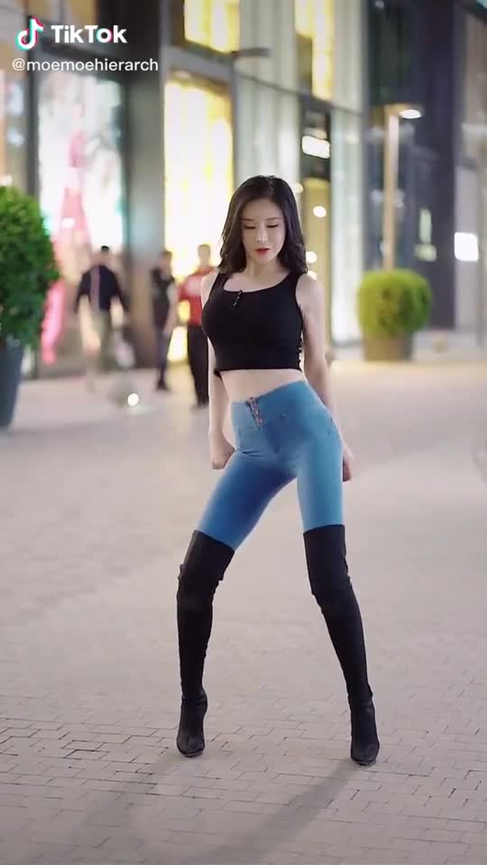 Jianhao Li (@cn_streetfashion) on TikTok 329