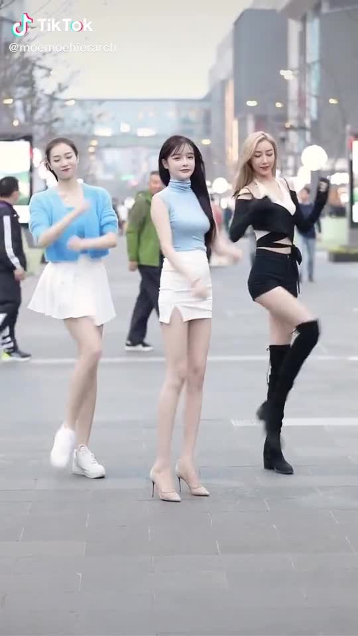 Jianhao Li (@cn_streetfashion) on TikTok 345