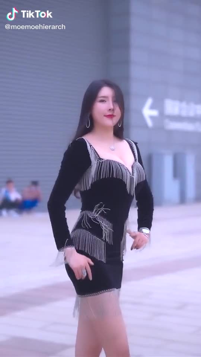 Jianhao Li (@cn_streetfashion) on TikTok 347