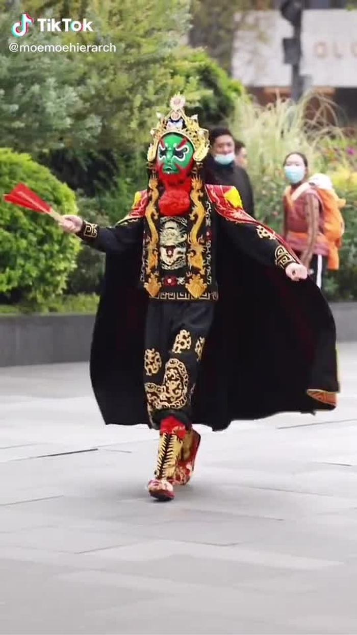 Chinese magic, facial makeup