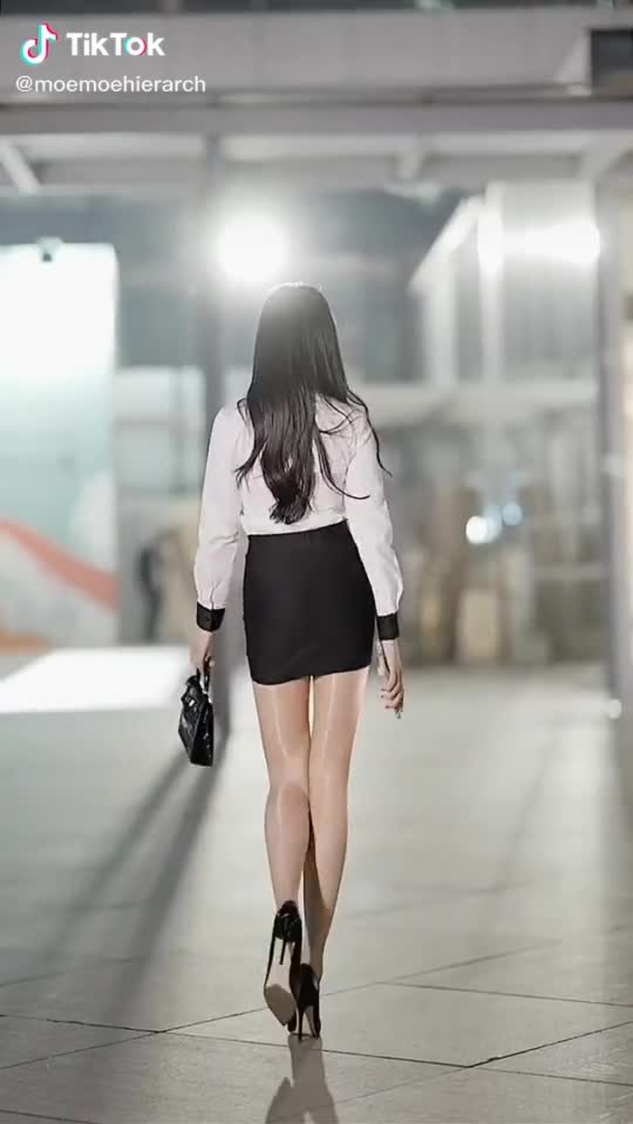 Today, I rejected six boys again. Looking at their disappointed back, I could only silently say sorry