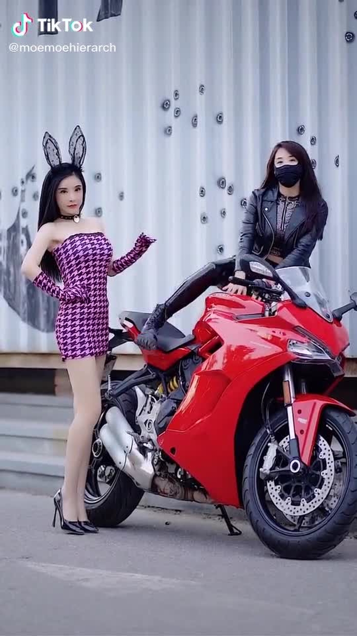 Choose a car or a beautiful woman#goddess #foryou