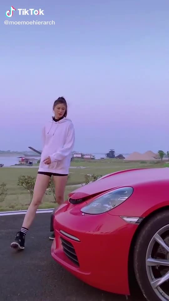 This leg can kick me