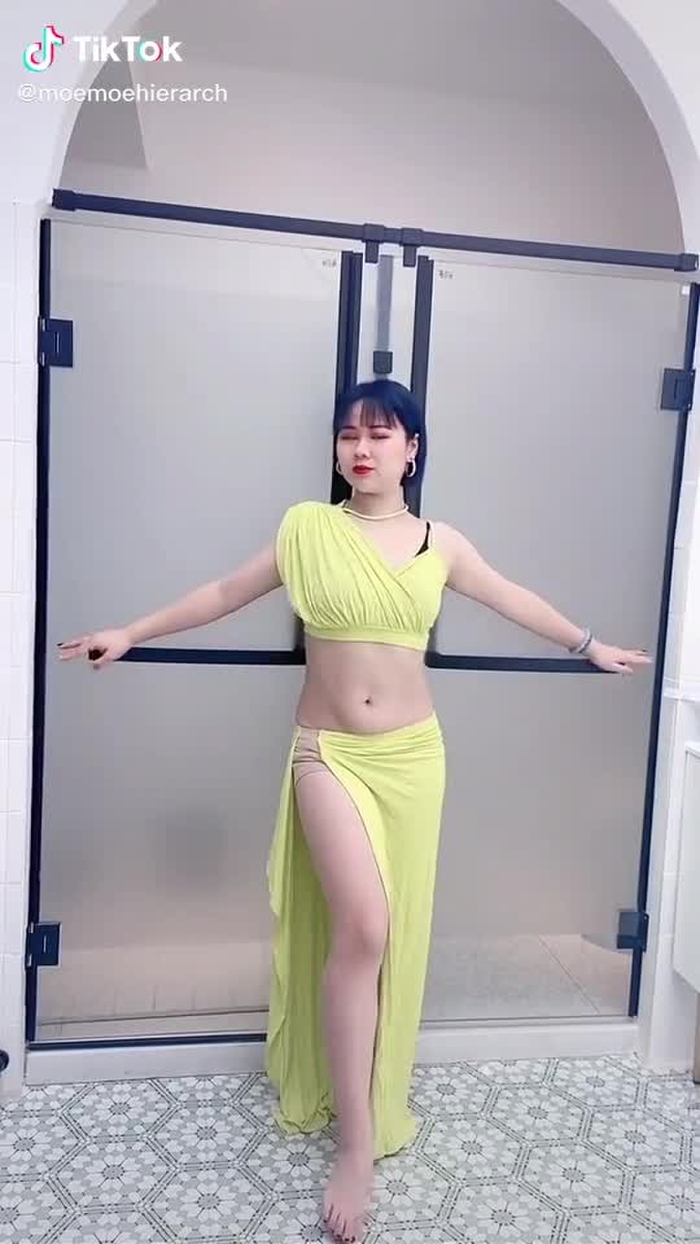 A different kind of belly dance#fyp#dance