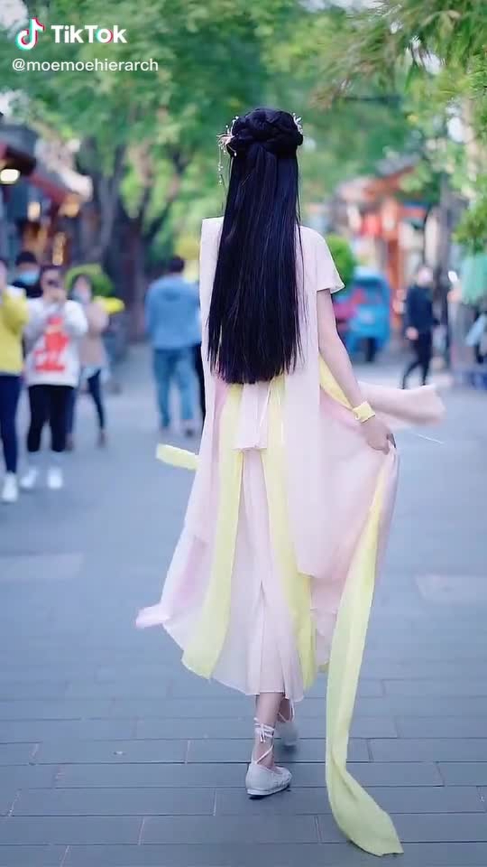 Jianhao Li (@cn_streetfashion) on TikTok 407