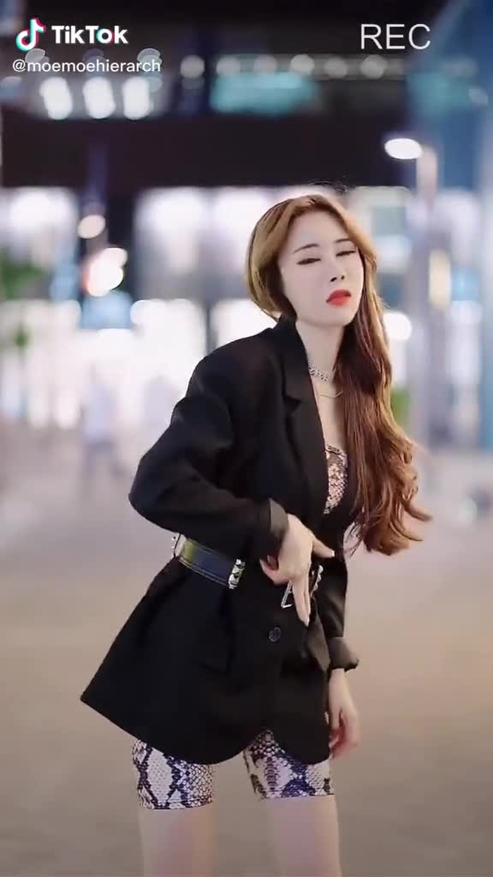 Jianhao Li (@cn_streetfashion) on TikTok 557